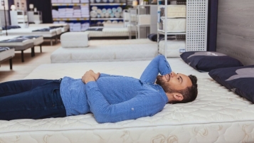 How to Test a Mattress In-Store | 2024 Guide | Sealy Australia